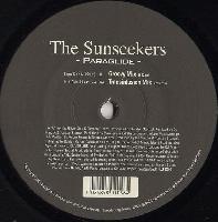 The Sunseekers - Paraglide